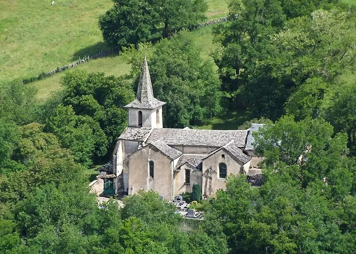 L'0livier Avec Piscine En Aveyron